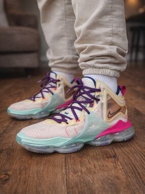 Nike LeBron 19 Valentines Day Love Letter DH8459-900 Mens 7.5 Sneakers